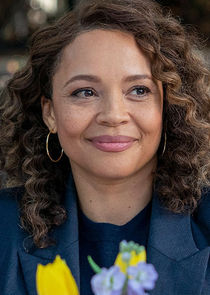 Carmen Ejogo
as Lee Delamere