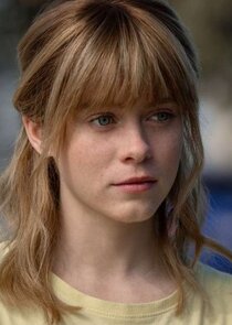 Sophia Lillis
as Carrie Finch