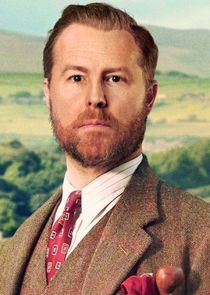 Samuel West
as Siegfried Farnon