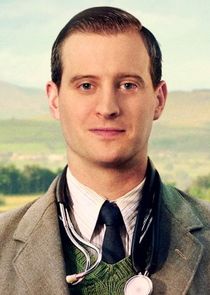 Nicholas Ralph
as James Herriot