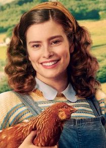 Rachel Shenton
as Helen Alderson