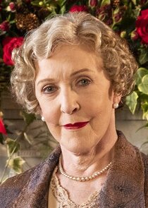 Patricia Hodge
as Mrs Pumphrey
