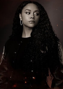 Alix Lapri
as Effie Morales