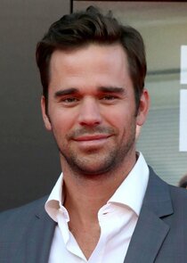 David Walton
as Lucas Weston