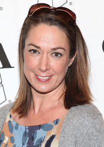 Elizabeth Marvel
as Lorraine Horgan