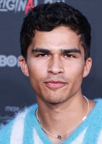 Alex Aiono
as Shawn Noble