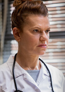 Sandra Bernhard
as Nurse Judy Kubrak