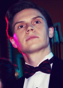 Evan Peters
as Stan Bowes