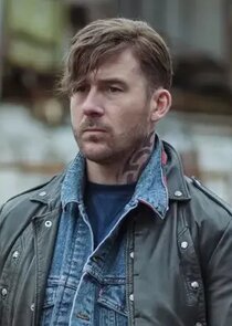 Barry Sloane
as Eddie Wells