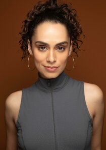 Emalia
as Izzy James