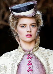 Samara Weaving
as Irma Leopold