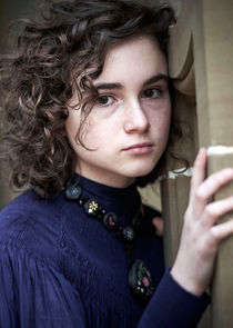 Inez Currõ
as Sara Waybourne