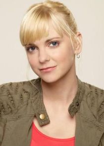 Anna Faris
as Christy Plunkett