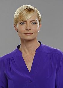 Jaime Pressly
as Jill Kendall