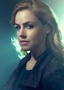 Amanda Schull
as Cassandra Railly