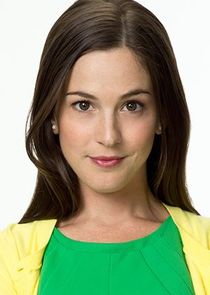 Martha MacIsaac
as Becca Gilchrist