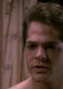 David Barry Gray
as Officer Dean Garrett