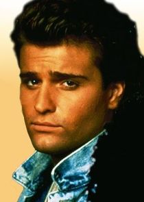 Peter DeLuise
as Officer Doug Penhall