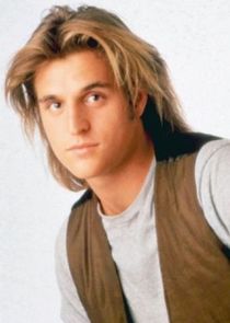 Michael DeLuise
as Officer Joey Penhall