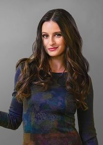 Melanie Papalia
as Nina Martone