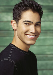 Tyler Hoechlin
as Martin Brewer