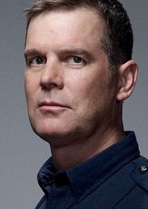 Peter Krause
as Captain Robert 