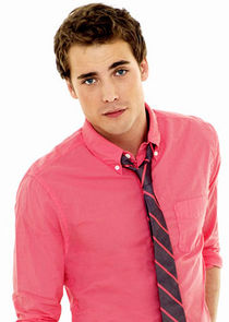 Dustin Milligan
as Ethan Ward
