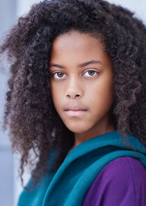 Skyler Yates
as Evie Vega