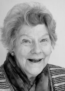 Vilma Hollingbery
as Claudia Wren