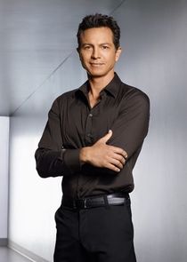 Benjamin Bratt
as Dr. Jake Reilly
