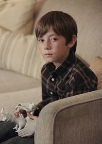 Griffin Gluck
as Mason Warner