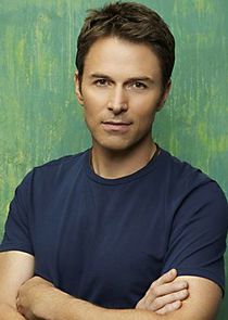 Tim Daly
as Dr. Pete Wilder