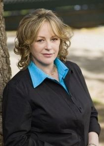 Bonnie Bedelia
as Camille Braverman