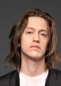 Percy Hynes White
as Elliot Wazowski