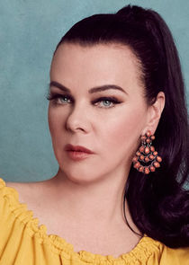 Debi Mazar
as Maggie Amato
