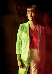 Julie Ann Emery
as Lara Featherstone