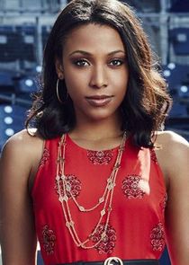 Meagan Holder
as Evelyn Sanders