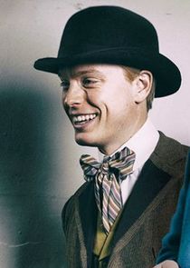 Freddie Fox
as Wilbur Strauss