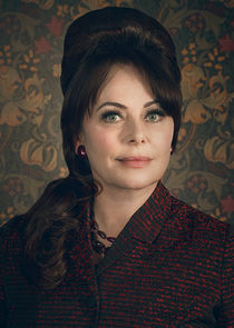 Polly Walker
as Peggy Sykes