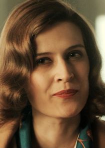 Emma Paetz
as Martha Kane