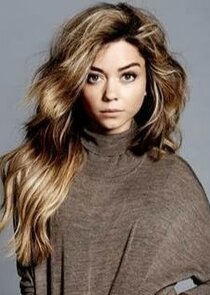 Sarah Hyland
as Heidi Miller