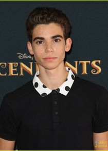 Cameron Boyce
as Simon