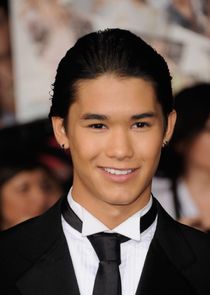 Booboo Stewart
as Vic Lakota