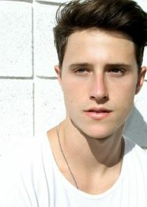 Shane Harper
as Vic Flynn