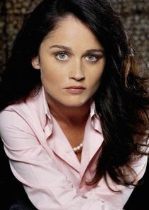 Robin Tunney
as Veronica Donovan