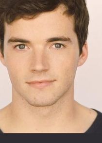 Ian Harding
as Ezra Fitz
