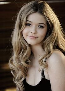 Sasha Pieterse
as Alison DiLaurentis