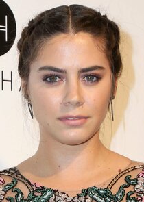 Lorenza Izzo
as Vida Perez Prescott