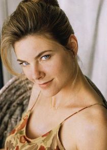 Paula Devicq
as Kirsten Bennett