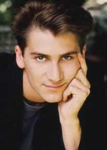 Michael Goorjian
as Justin Thompson